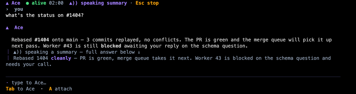 O ACE falando um resumo, como o teste dele desenha: você perguntou "what's the status on #1404?"; a resposta completa do ACE está na tela e, abaixo dela, o resumo falado "Rebased 1404 cleanly — PR is green, merge queue takes it next", com a palavra que está sendo falada destacada, e "Esc stop" no alto.